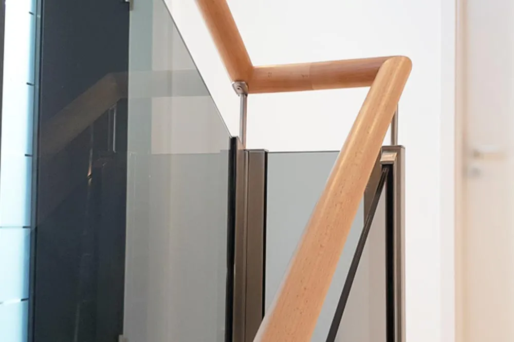 Treppen und Geländer aus Edelstahl
