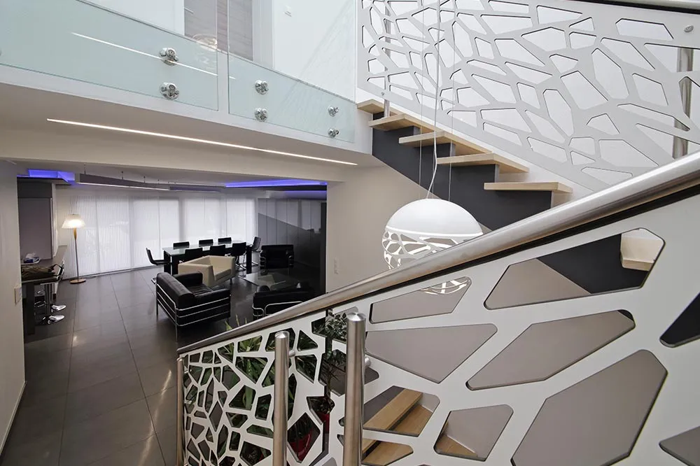 Treppen und Geländer aus Edelstahl