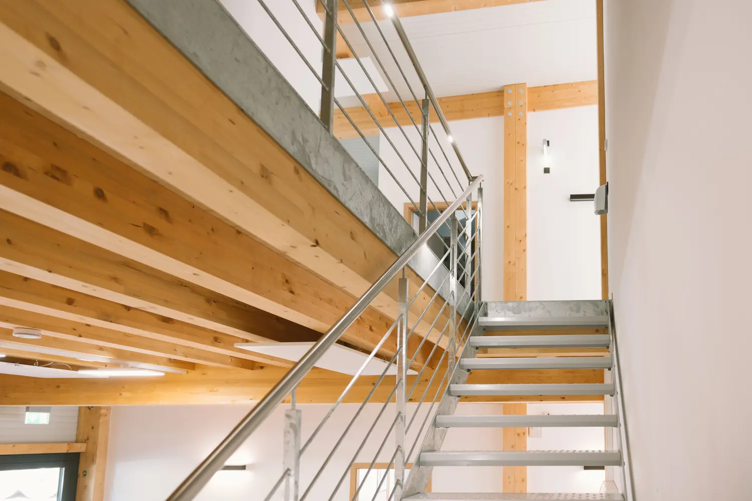 Treppen und Geländer aus Edelstahl